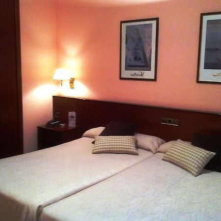Hotel La Seu Ла Сеу д'Ургел Стая снимка