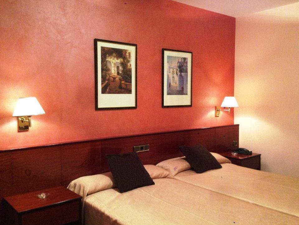 Hotel La Seu Ла Сеу д'Ургел Стая снимка