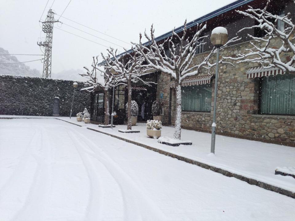 Hotel La Seu Ла Сеу д'Ургел Екстериор снимка