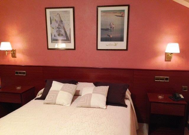 Hotel La Seu Ла Сеу д'Ургел Стая снимка