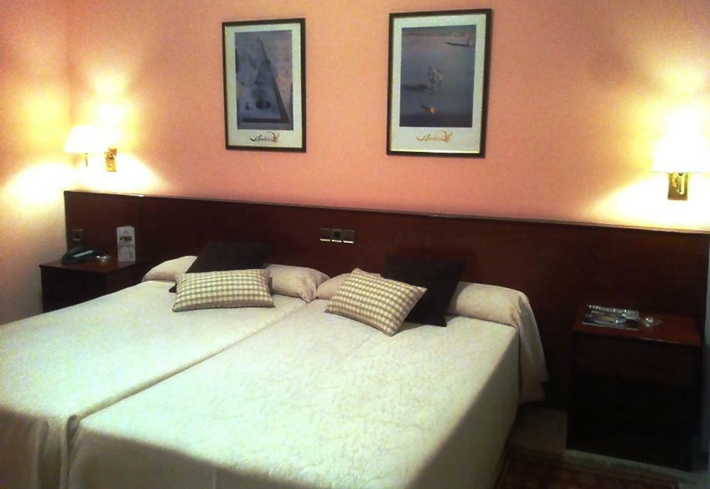 Hotel La Seu Ла Сеу д'Ургел Екстериор снимка