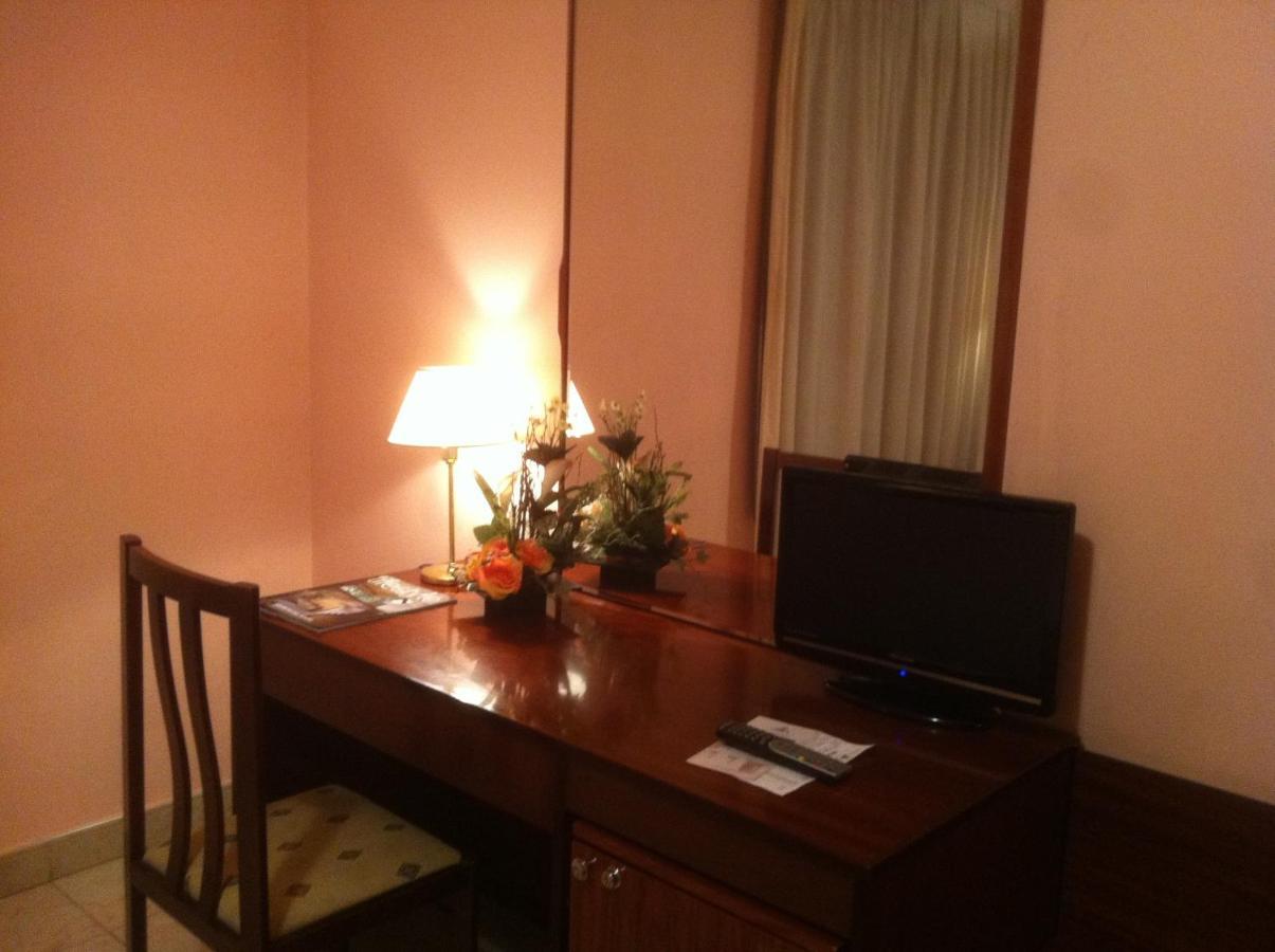 Hotel La Seu Ла Сеу д'Ургел Екстериор снимка