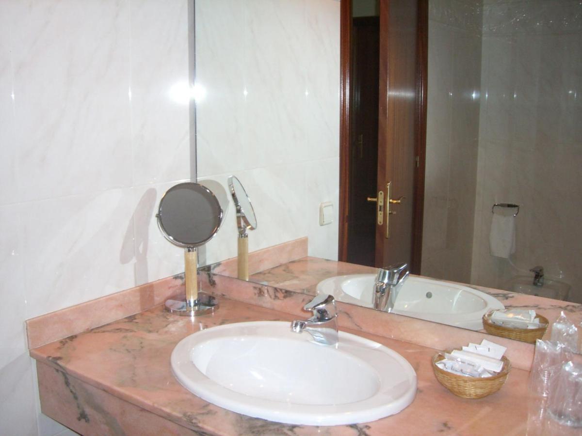 Hotel La Seu Ла Сеу д'Ургел Стая снимка